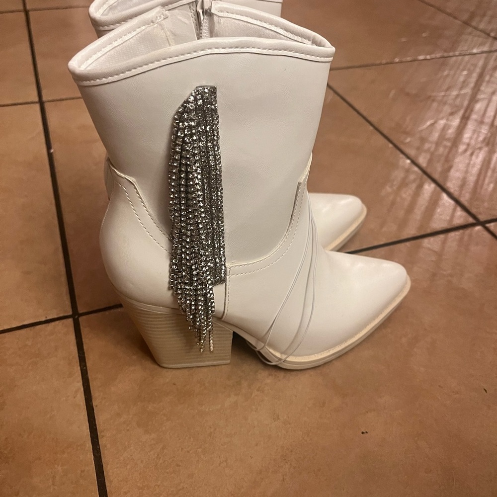 Forever 21 White Heeled Boots with Silver Tassel